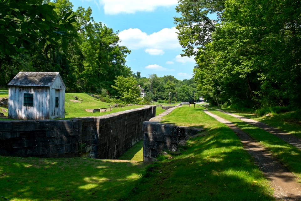 Lock 50 and Lockkeepers Shanty at Four Locks
