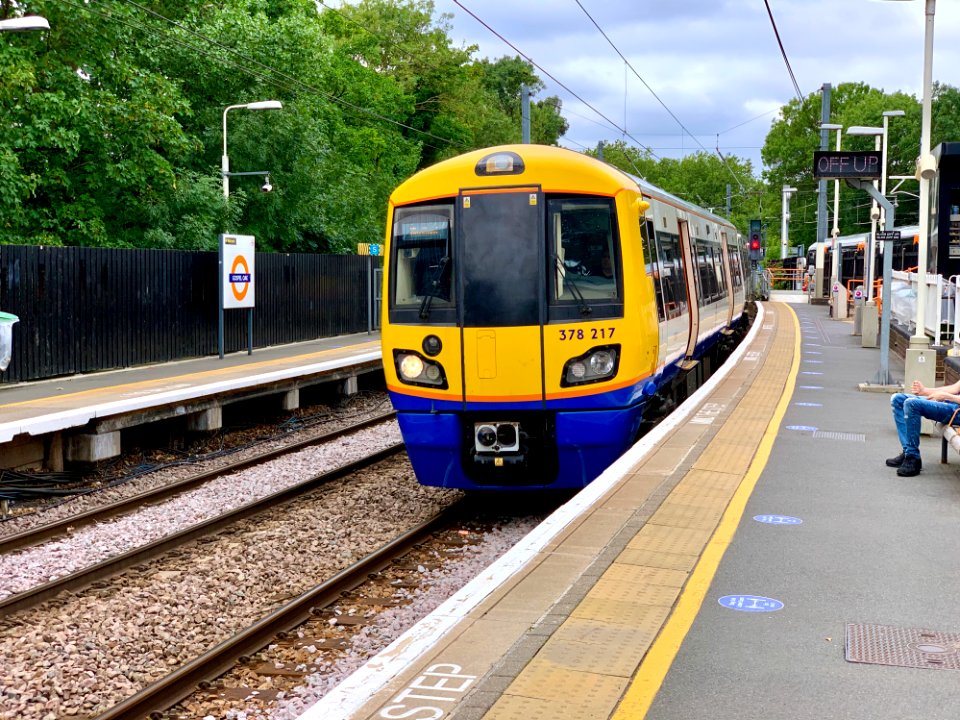 LO 378 towards Stratford pulling into Gospel Oak Platform 2 2 photo