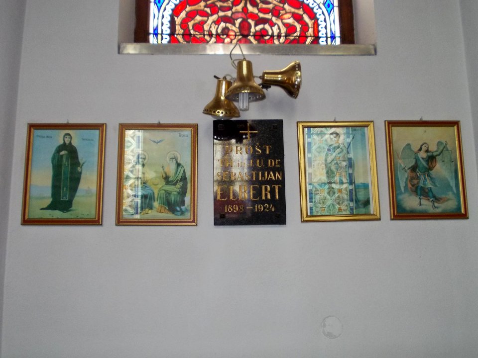 Ločna Cemetery 16