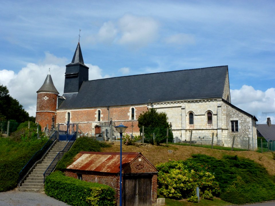 Logny-lès-Aubenton (Aisne) église Saint-Rémi, vue latérale
