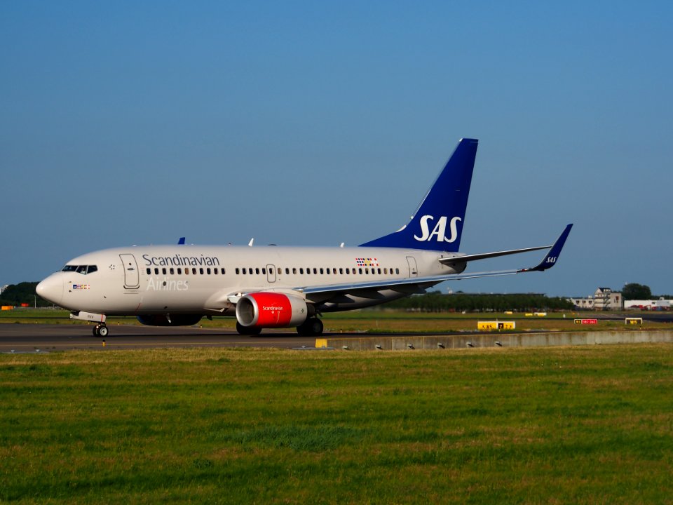 LN-RNW SAS Scandinavian Airlines Boeing 737-783(WL) - cn 34549 taxiing 18july2013 pic-004