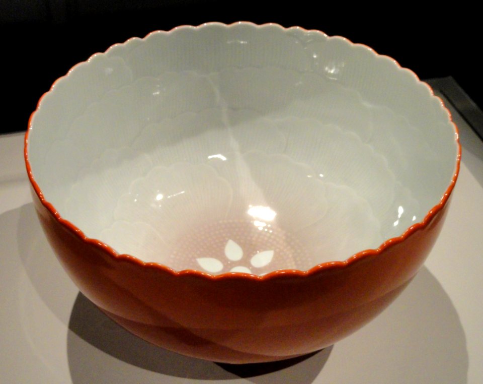 Lobed Bowl, 1890-1900, by Seifu Yohei III (1851-1914), Japan, porcelain - Art Institute of Chicago - DSC00259