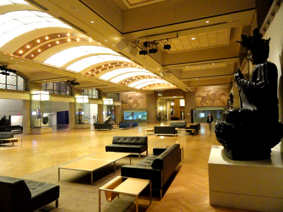 Lobby - Royal Ontario Museum - DSC09843