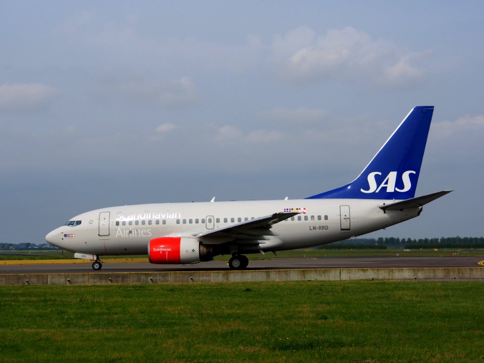 LN-RRD SAS Scandinavian Airlines Boeing 737-683 - cn 28301 taxiing 14july2013 pic3