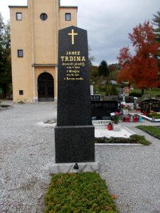 Ločna Cemetery 02