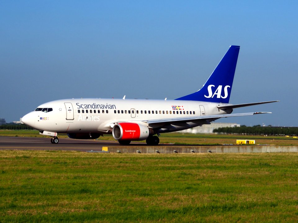 LN-RPB SAS Scandinavian Airlines Boeing 737-683 - cn 28294 taxiing 15july2013 pic-002