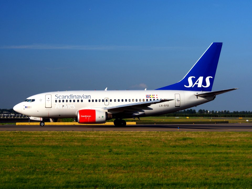 LN-RPB SAS Scandinavian Airlines Boeing 737-683 - cn 28294 taxiing 15july2013 pic-004