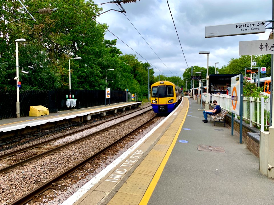 LO 378 towards Stratford pulling into Gospel Oak Platform 2