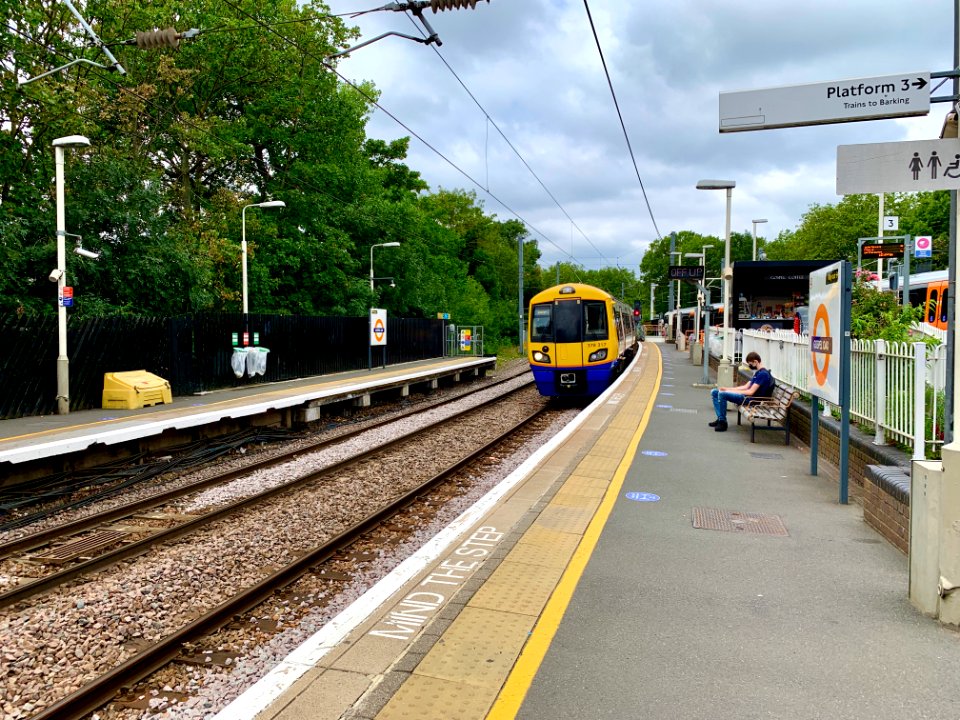 LO 378 towards Stratford pulling into Gospel Oak Platform 2 photo