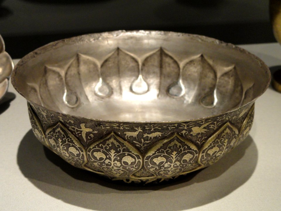 Lobed bowl with lotus petals, birds, animals, and floral scrolls, probably Chang'an, Shaanxi province, China, early-mid Tang dynasty, late 7th-early 8th century AD, hammered silver - Freer Gallery of Art - DSC05595