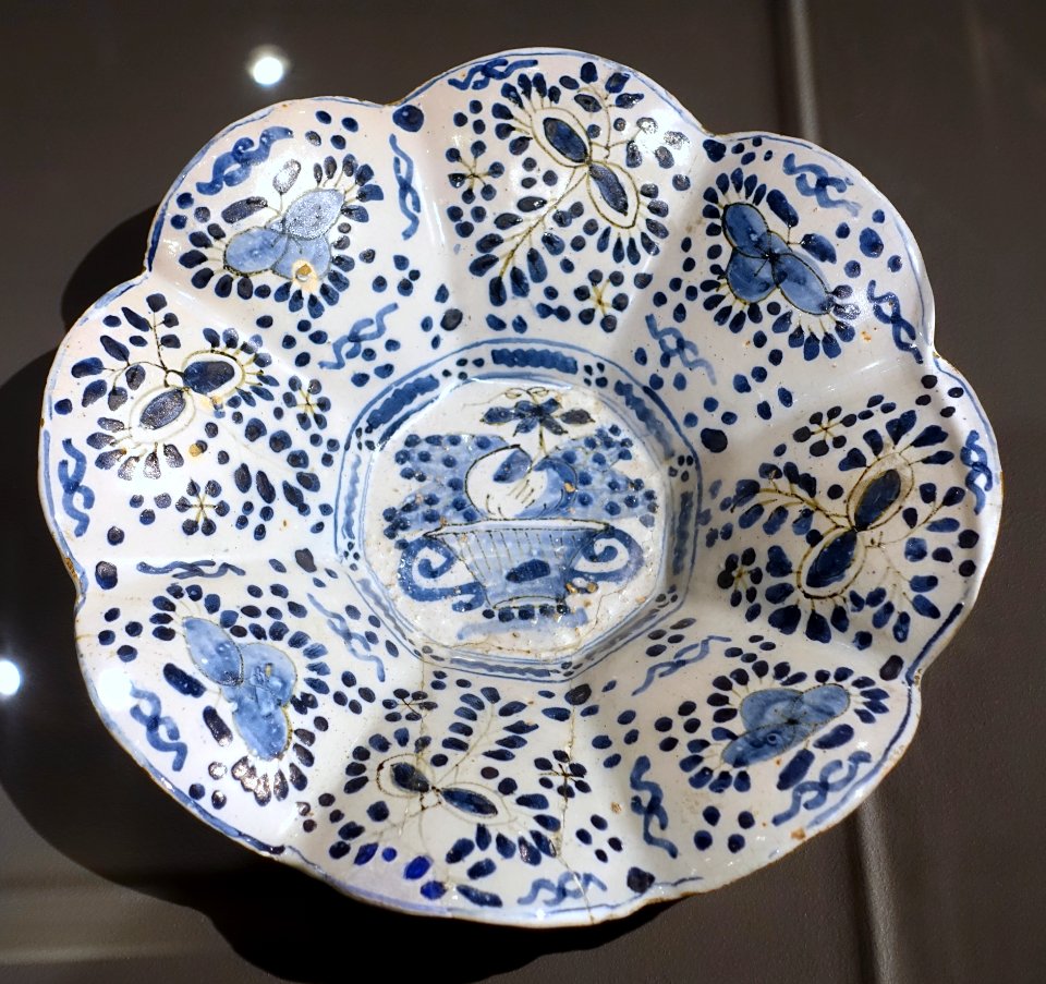 Lobed dish, Northern Holland, 1660-1700, tin-glazed earthenware - Peabody Essex Museum - DSC07585