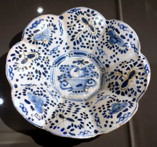 Lobed dish, Northern Holland, 1660-1700, tin-glazed earthenware - Peabody Essex Museum - DSC07585