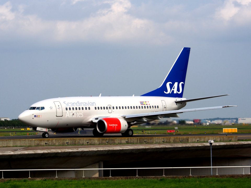 LN-RRD SAS Scandinavian Airlines Boeing 737-683 - cn 28301 taxiing 14july2013 pic2