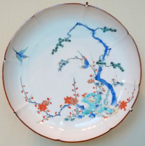 Lobed plate, Japan, Arita region, Saga, approx. 1650-1700, Kakiemon-type Arita ware, porcelainwith overglaze enamel - Asian Art Museum of San Francisco - DSC01488