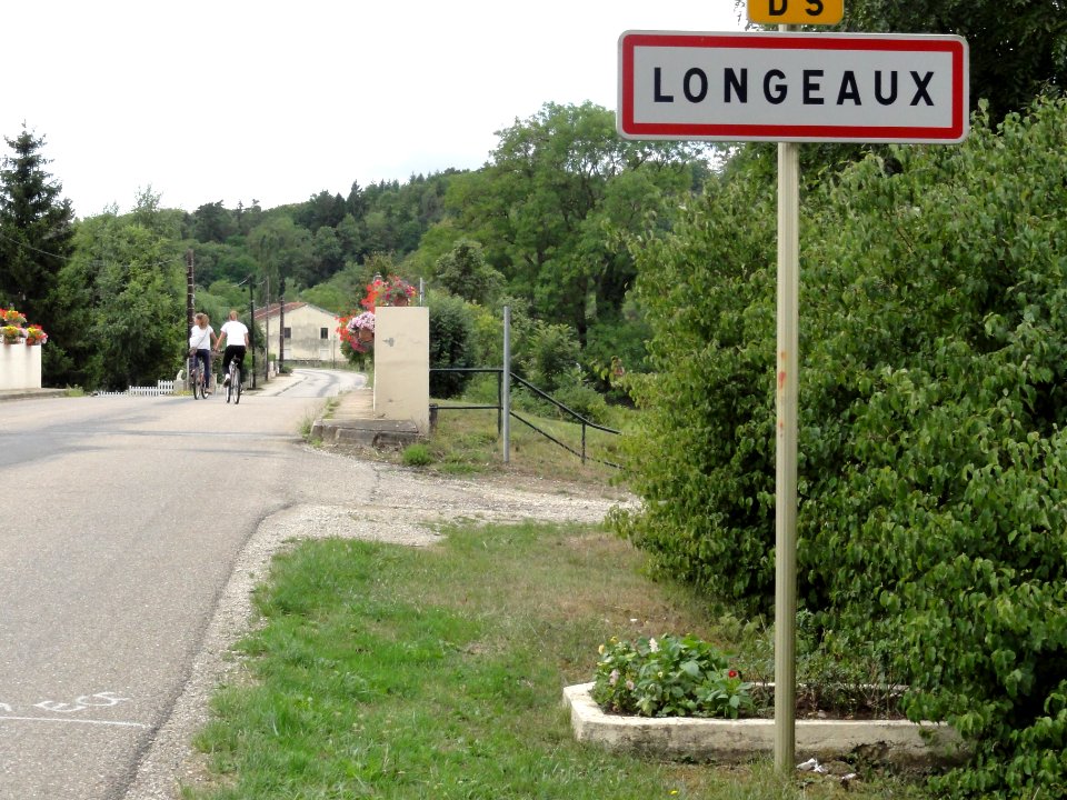 Longeaux (Meuse) city limit sign