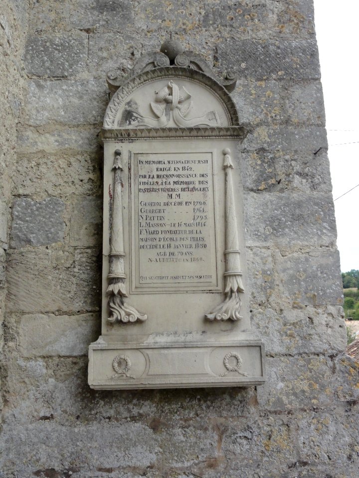 Longeaux (Meuse) église Saint-Gengoult (05) plaque pasteurs sur façade