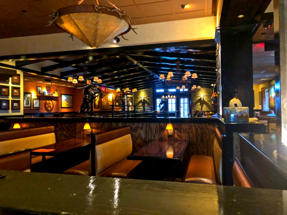 Longhorn Steakhouse with Social Distancing