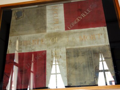 Longeville-en-Barrois (Meuse) broderie La liberté ou la mort (01) exposée dans la mairie