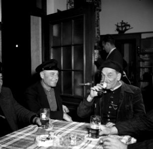 Loodsen in café Zum Anker in Breisach, Bestanddeelnr 254-1564