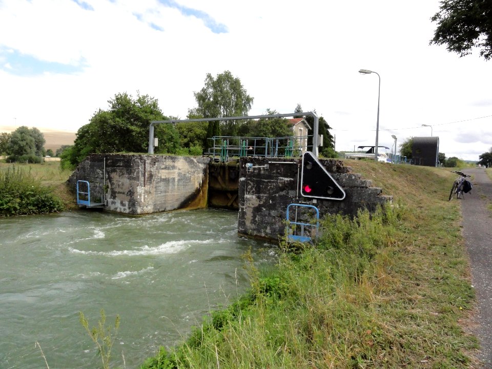 Longeaux (Meuse) Canal de la Marne au Rhin, écluse Longeaux (01)