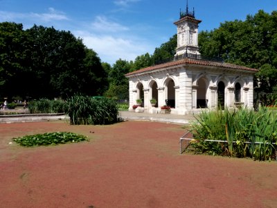 London - Kensington Gardens - Italian Gardens - Pavilion of the Fountains, covered water and duck