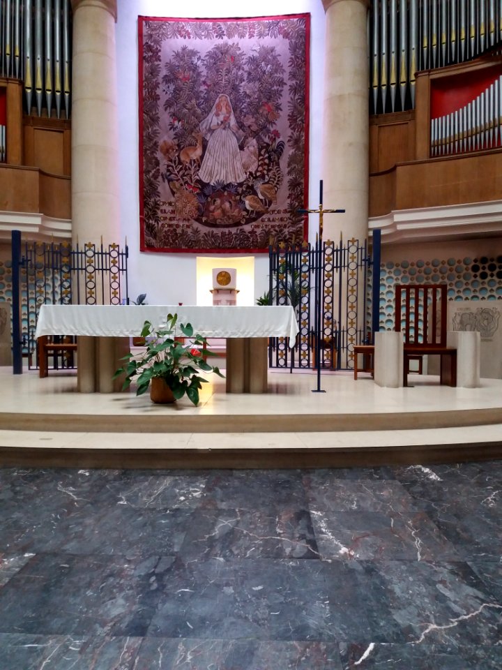 London - Church of Notre Dame de France, altar