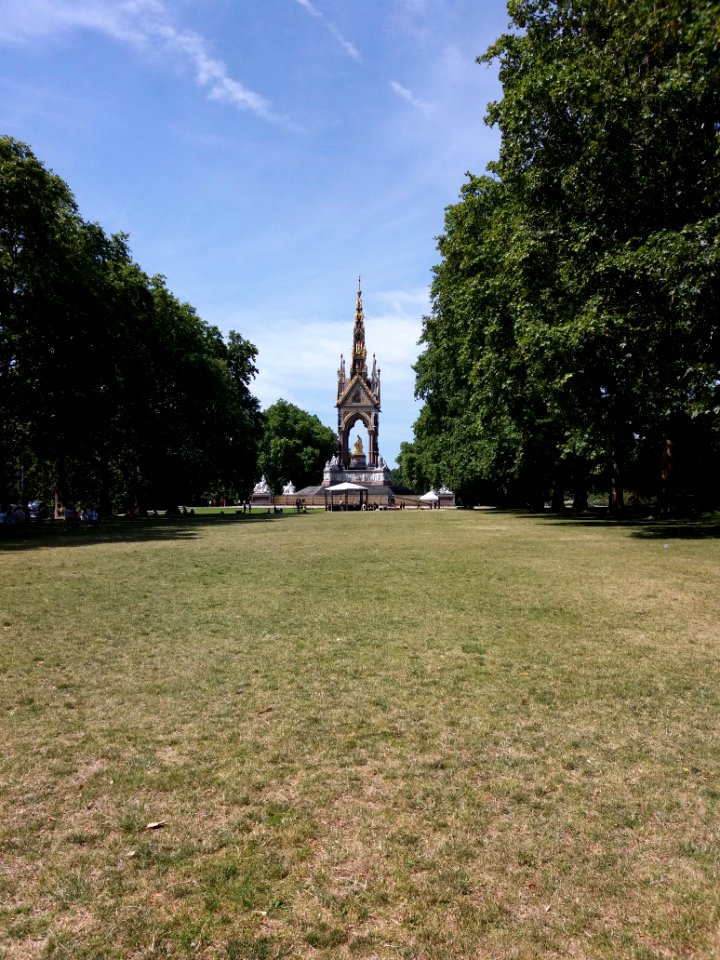 London - Kensington Gardens, view of the Albert Memorial