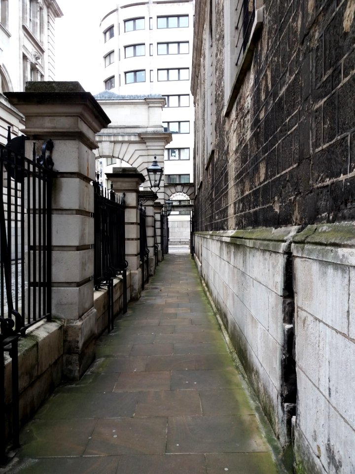 London - Greyfriars Passage