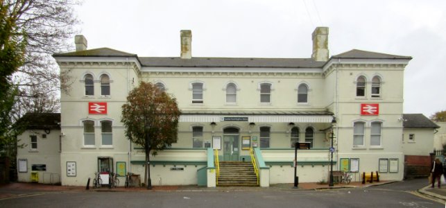 London Road Railway Station, Shaftesbury Place, Brighton (November 2016) (1)