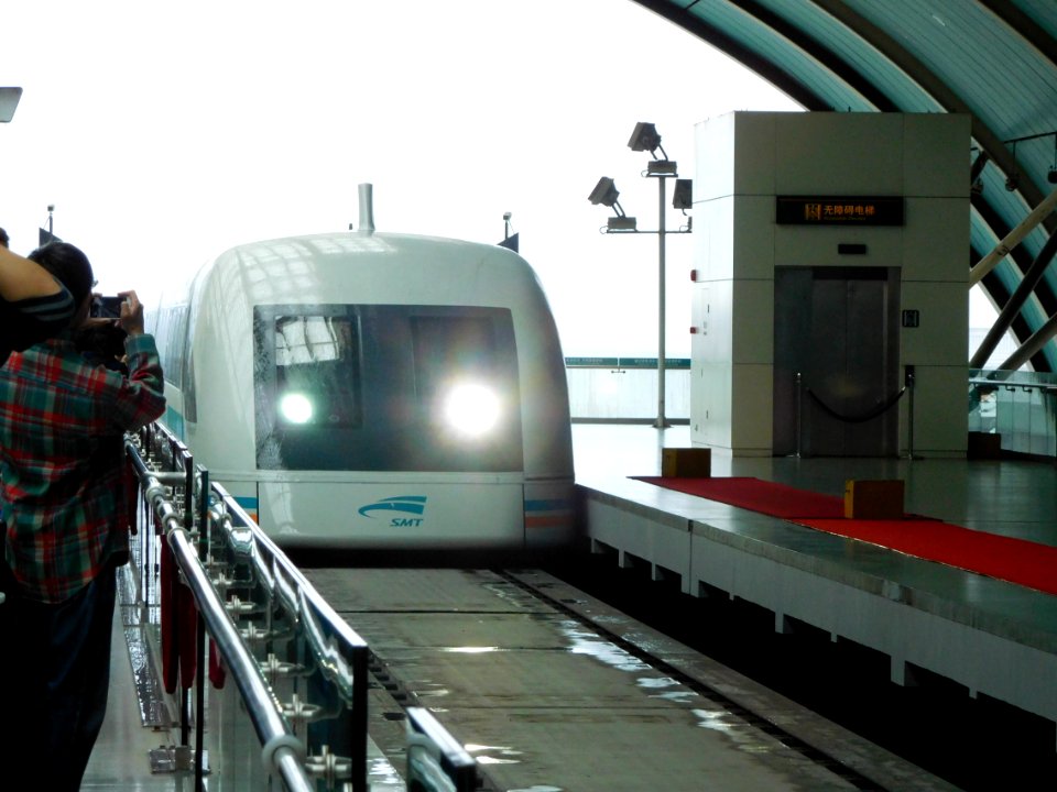 Longyang Road Station 05