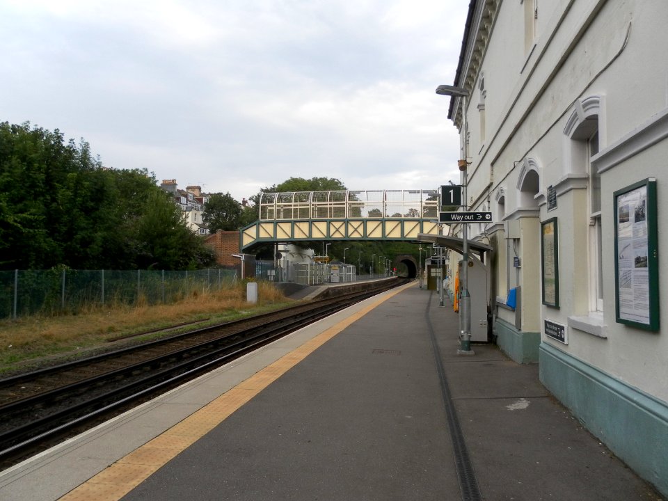 London Road (Brighton) Station, Shaftesbury Place, Brighton (August 2013) (Platforms) (3)