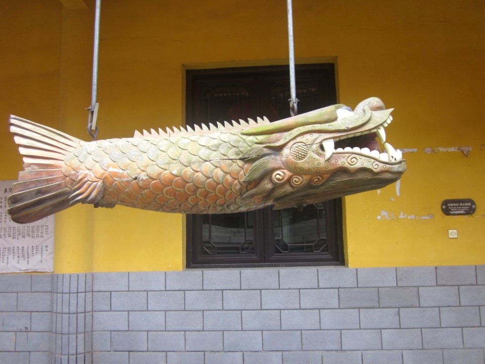 Longyu (Dragon Fish) hung on the eaves, Xixin Chan Temple