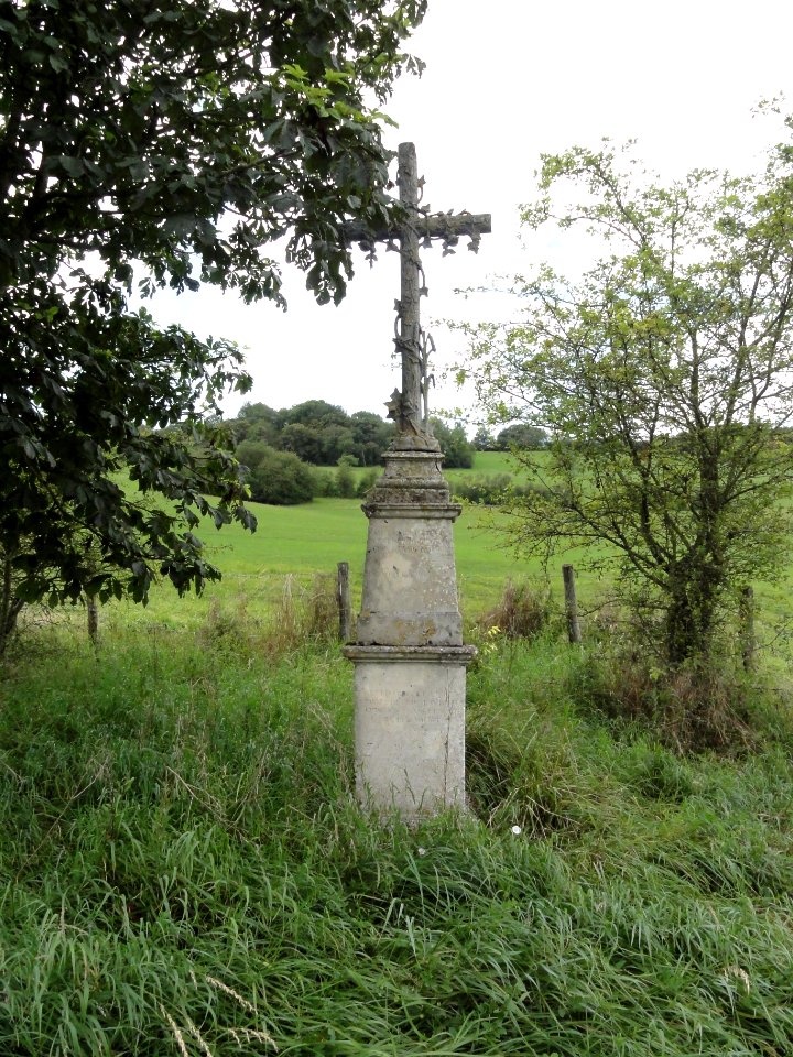 Loisey (Meuse) croix de chemin B