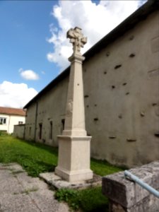Loisey (Meuse) croix enceinte de l'église