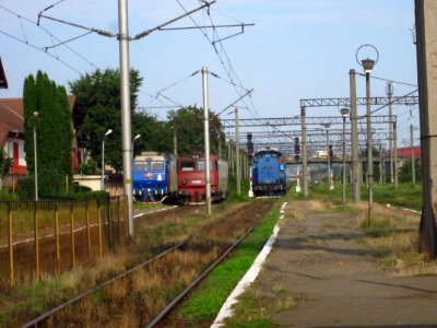 Loks in rumänischem Bahnhof