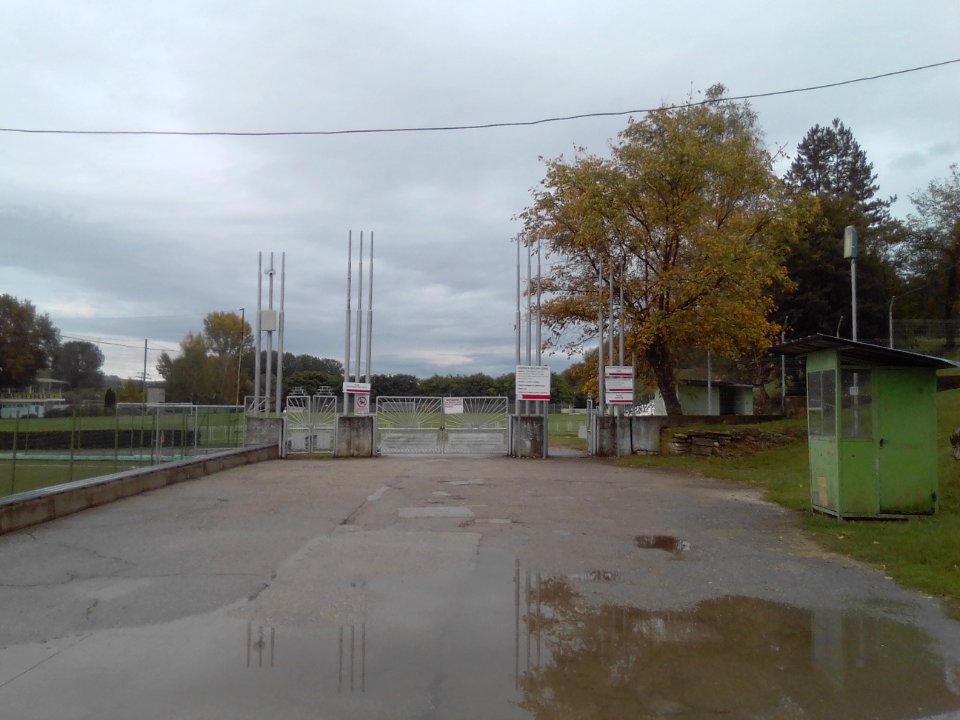 Lokomotiv Stadium, Mezdra (1)