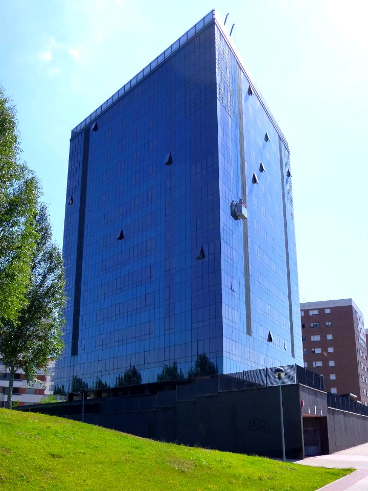Logroño - Barrio de Los Lirios, Torre Onyx 10