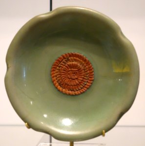 Longquan ware dish, China, Yuan dynasty, c. 1300-1368, glazed porcellanous stoneware - Royal Ontario Museum - DSC04224