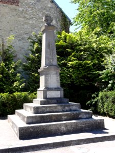 Longueval-Barbonval (Aisne) monument aux morts