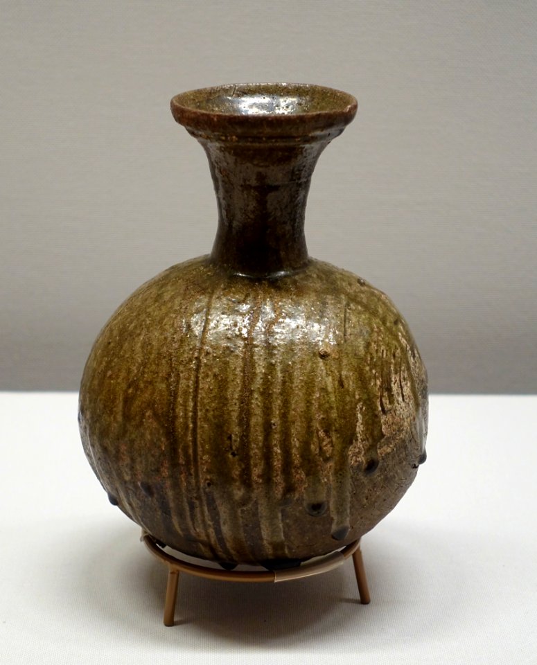 Long-necked vessel in shape of flask, Sue ware, excavated Ichigao Tunnel Tombs, Yokohama-shi, Kanagawa, Kofun (Asuka) period, 600s AD, stoneware - Tokyo National Museum - Ueno Park, Tokyo, Japan - DSC09177