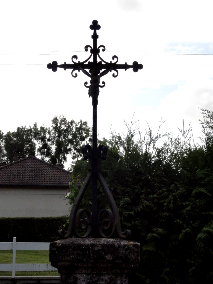 Longeville-en-Barrois (Meuse) croix de chemin est