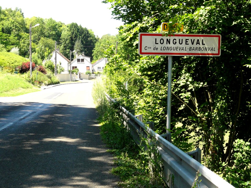 Longueval-Barbonval (Aisne) entrée de Longueval
