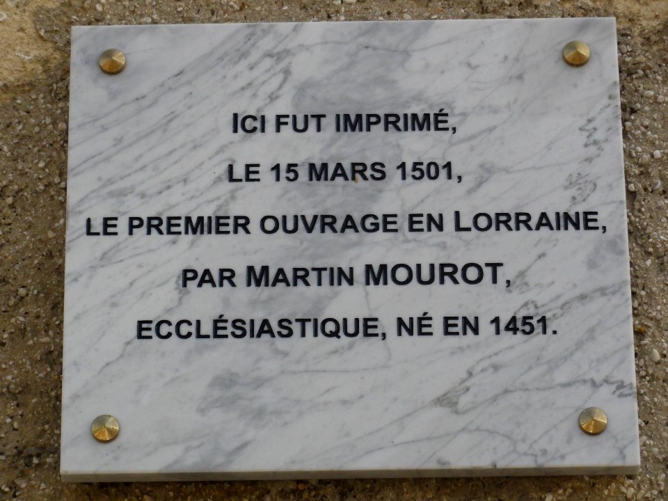 Longeville-en-Barrois (Meuse) plaque premier ouvrage imprimé en Lorraine 1501