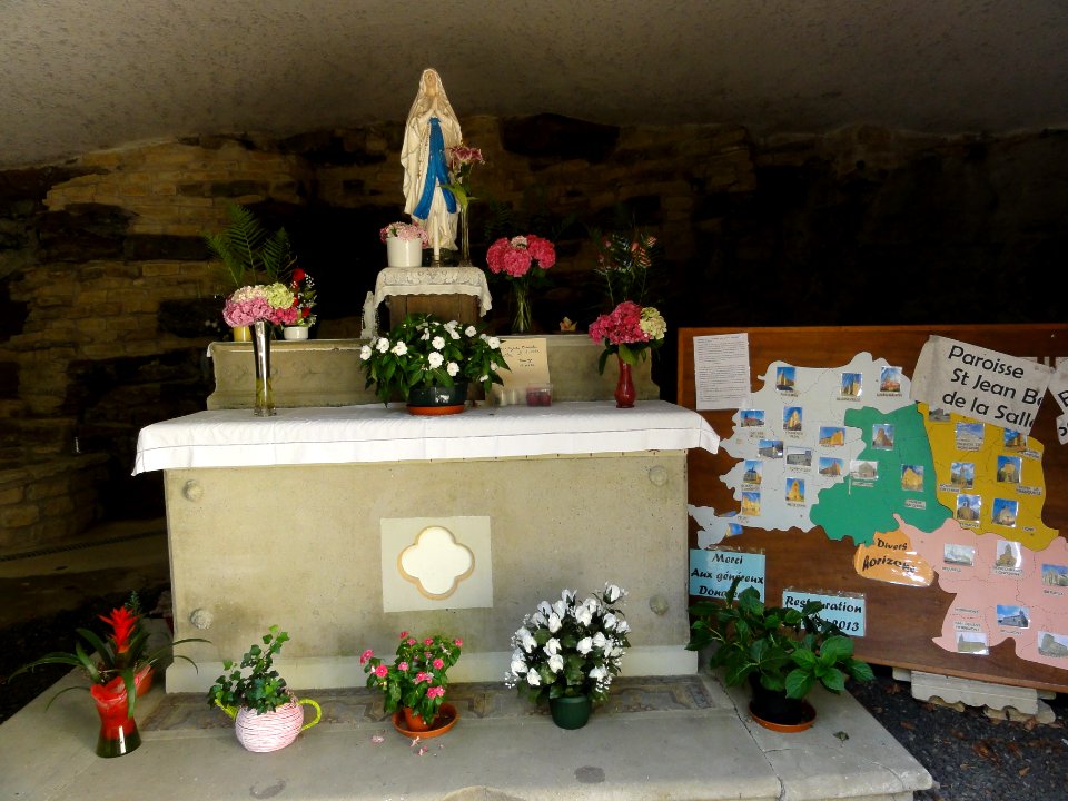 Longuyon (Meurthe-et-M.) grotte de Lourdes (02)