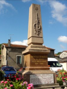 Longeville-en-Barrois (Meuse) premier monument aux morts