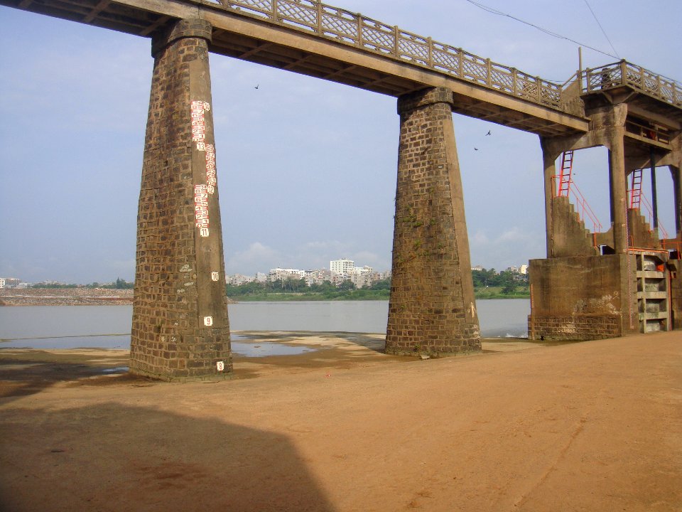 Longtang Dam level marker - 01