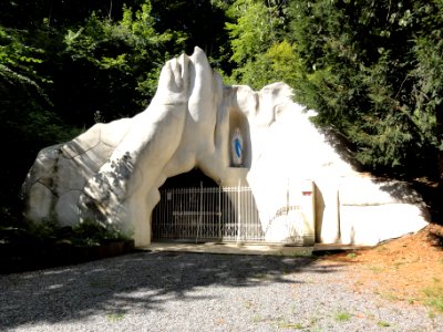 Longuyon (Meurthe-et-M.) grotte de Lourdes (01)