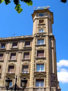 Logroño - Calle del Muro de Francisco de la Mata - Edificio de Seguros Aurora (desde 2013, sede del Banco de Santander) 01