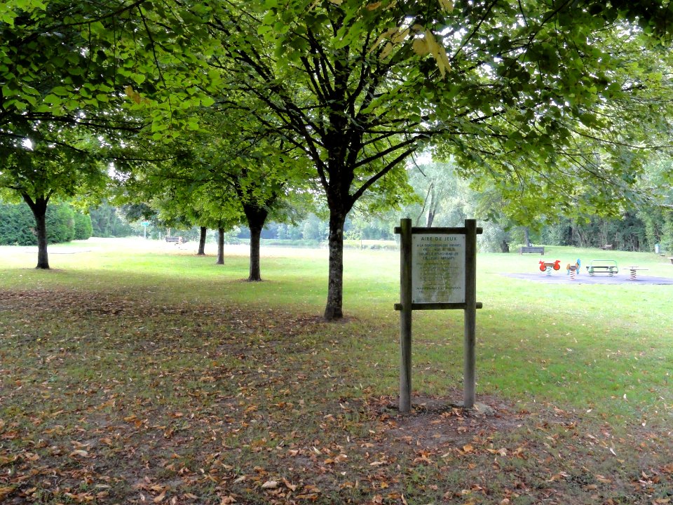 Longeville-en-Barrois (Meuse) parc et étang (01)