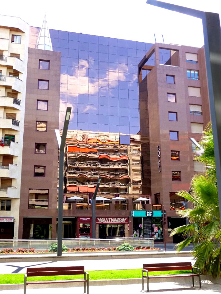 Logroño - Avenida Gran Vía Rey Juan Carlos I 03